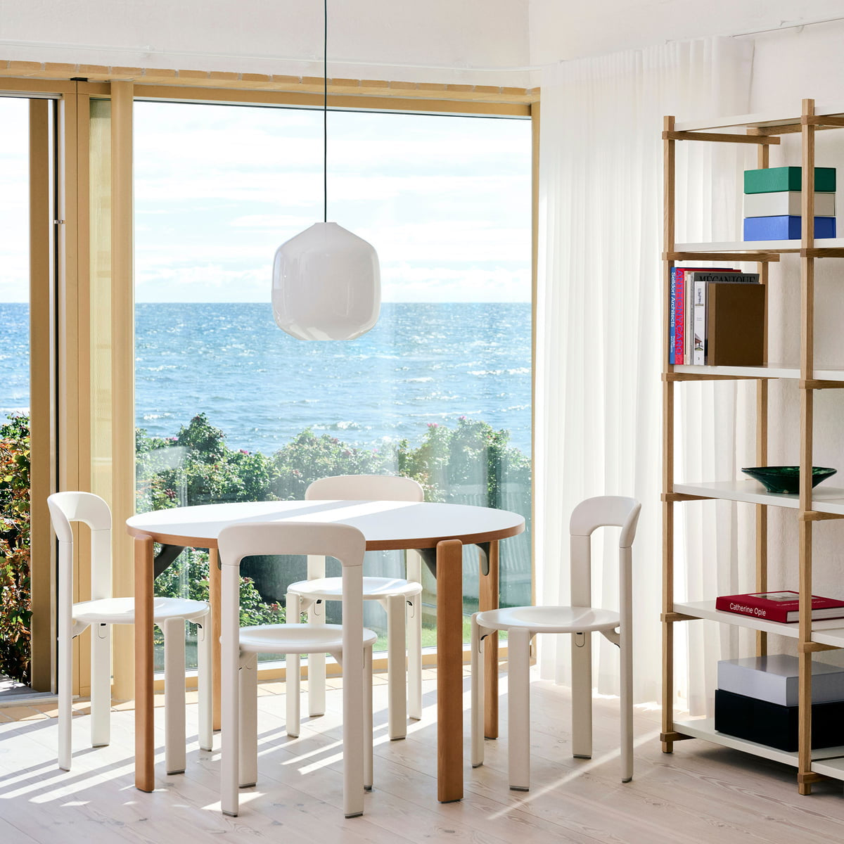 Lyovara minimalistische witte hanglamp in kokosvorm (4).webp__PID:737a72ec-6d7b-4b4a-aa69-c276fc460f75
