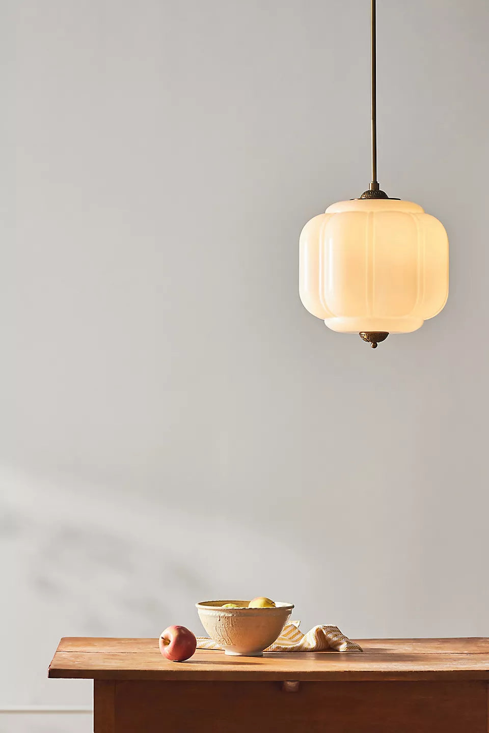 Lámpara-colgante-eloise-de-cristal-crema-máni-vintage (22).webp__PID:f2bc4d22-e481-4e17-b218-3b933b334b65