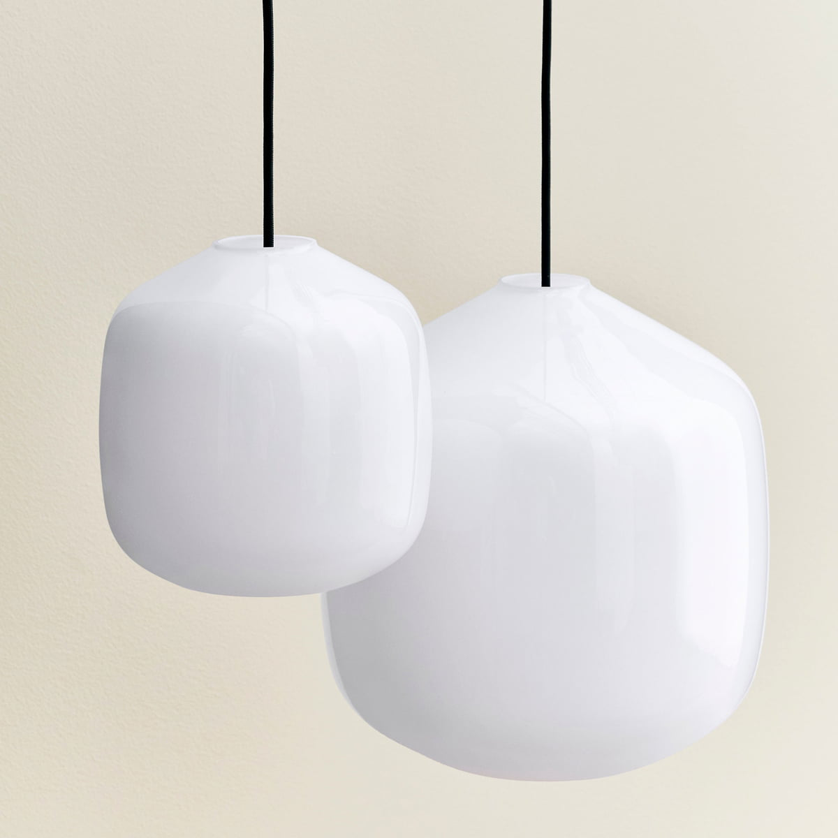 Lyovara minimalistische witte hanglamp in kokosvorm (5).webp__PID:7a72ec6d-7b0b-4aaa-a9c2-76fc460f75bf