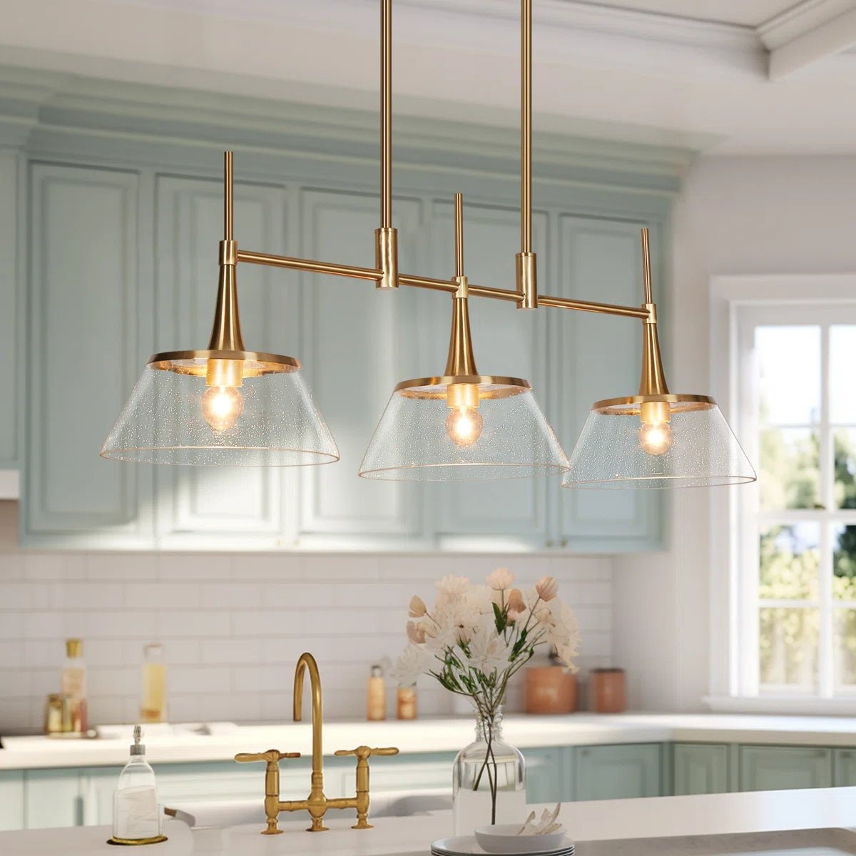 Lampada a sospensione moderna in vetro a 3 luci Eira Mid-Century (14).webp__PID:4d40f761-d5f3-4cdf-a444-81265f04a07d