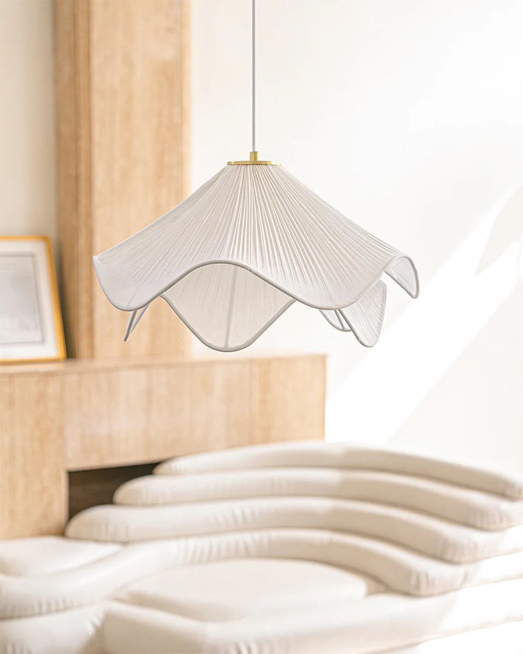 Themis-Lia-Nordic-Art-Petal-Pendant-Light (3).webp__PID:7f753dd8-b688-404a-a8c4-5dbb9f765736