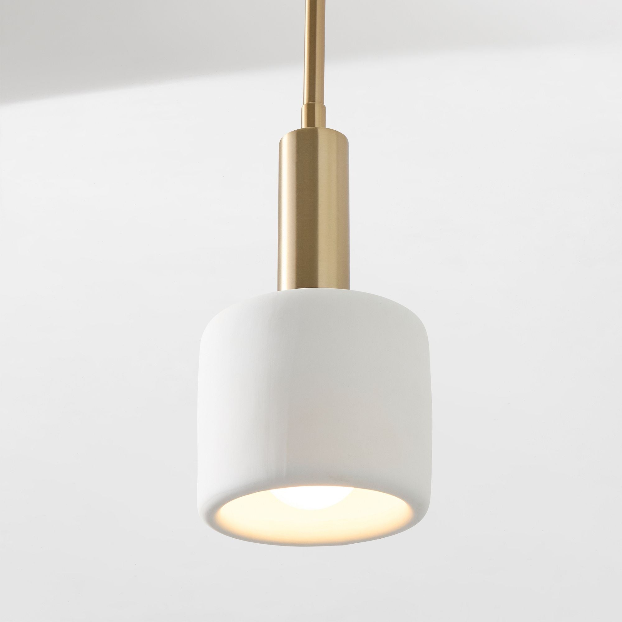 Caerwyn Minimalist Porcelain Pendant Light-detail (1).webp__PID:b575b542-83ee-47c9-9547-3018918c16c3