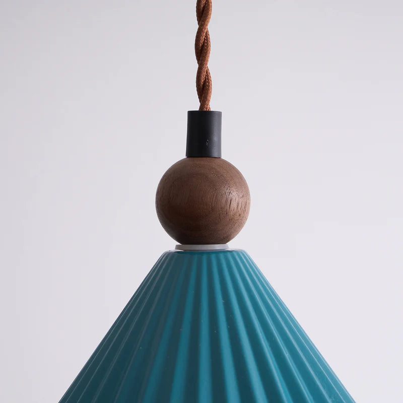 Lámpara colgante de cono de cerámica plisada minimalista Eirene (8).webp__PID:e62b8e46-7968-416d-a7fa-3869abdaa5d4
