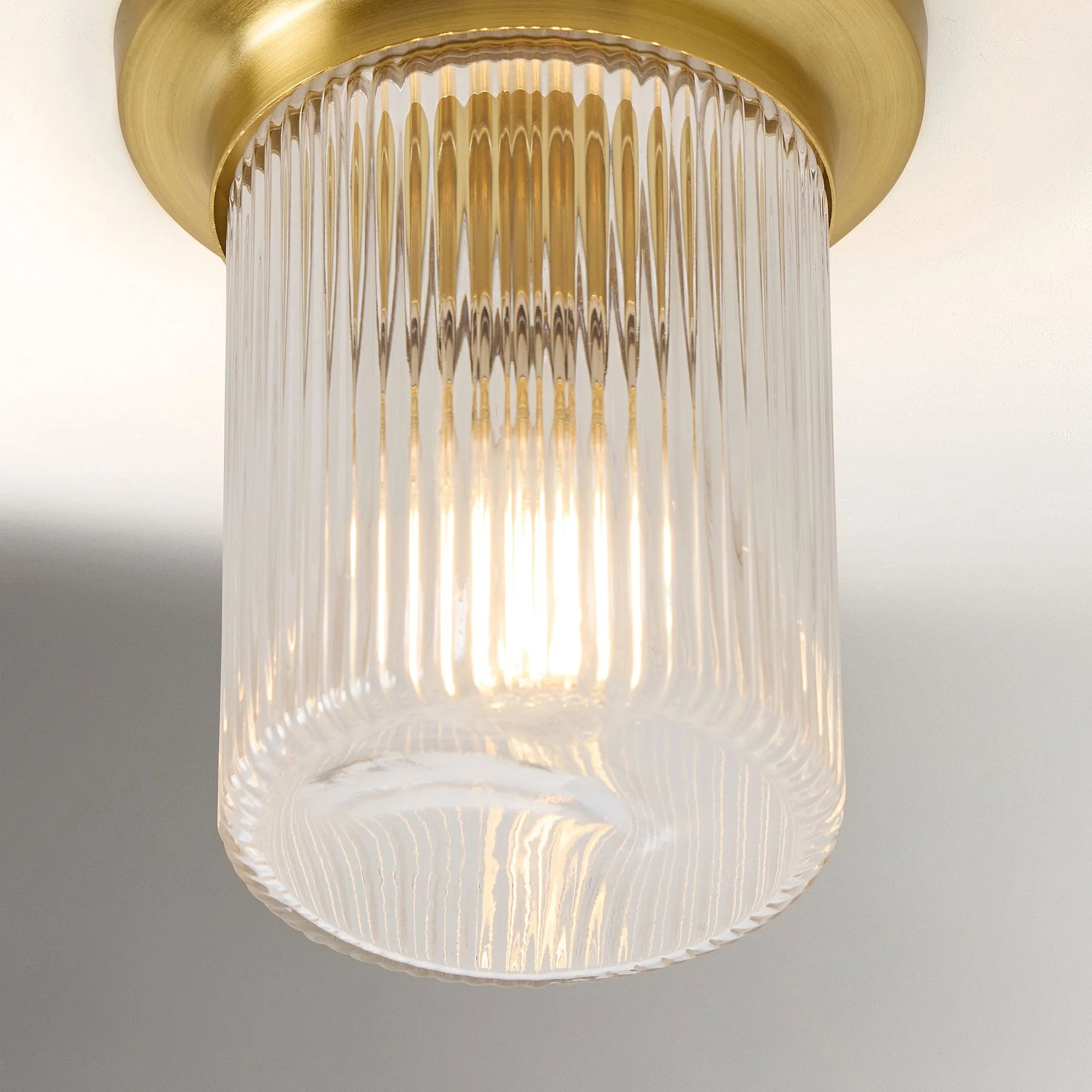 Plafonnier rond en verre nervuré moderne du milieu du siècle Galen (11).webp__PID:f42bc876-852f-4d34-8241-143b5659ff20