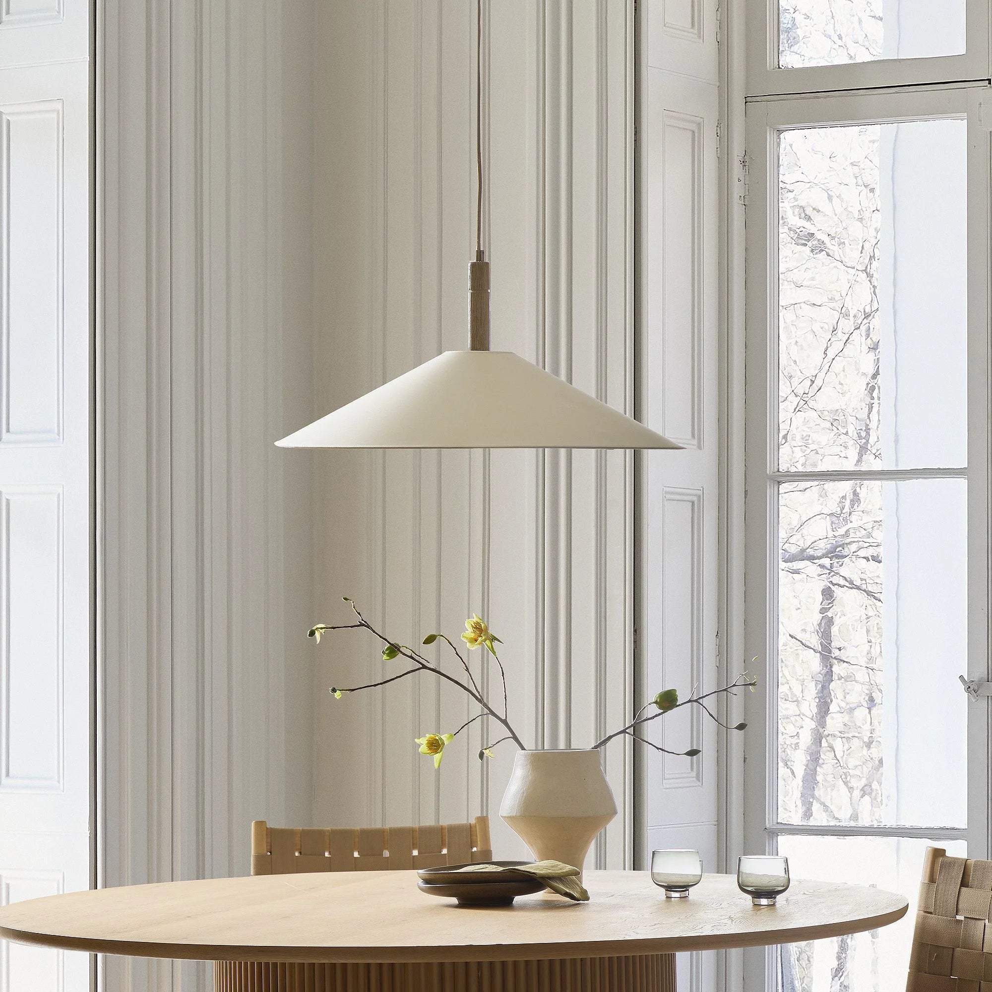 Lyric Antique Natural Hat Shape Paper Pendant Light (8).webp__PID:6361bd9b-8833-4491-a709-b3fcad01e314