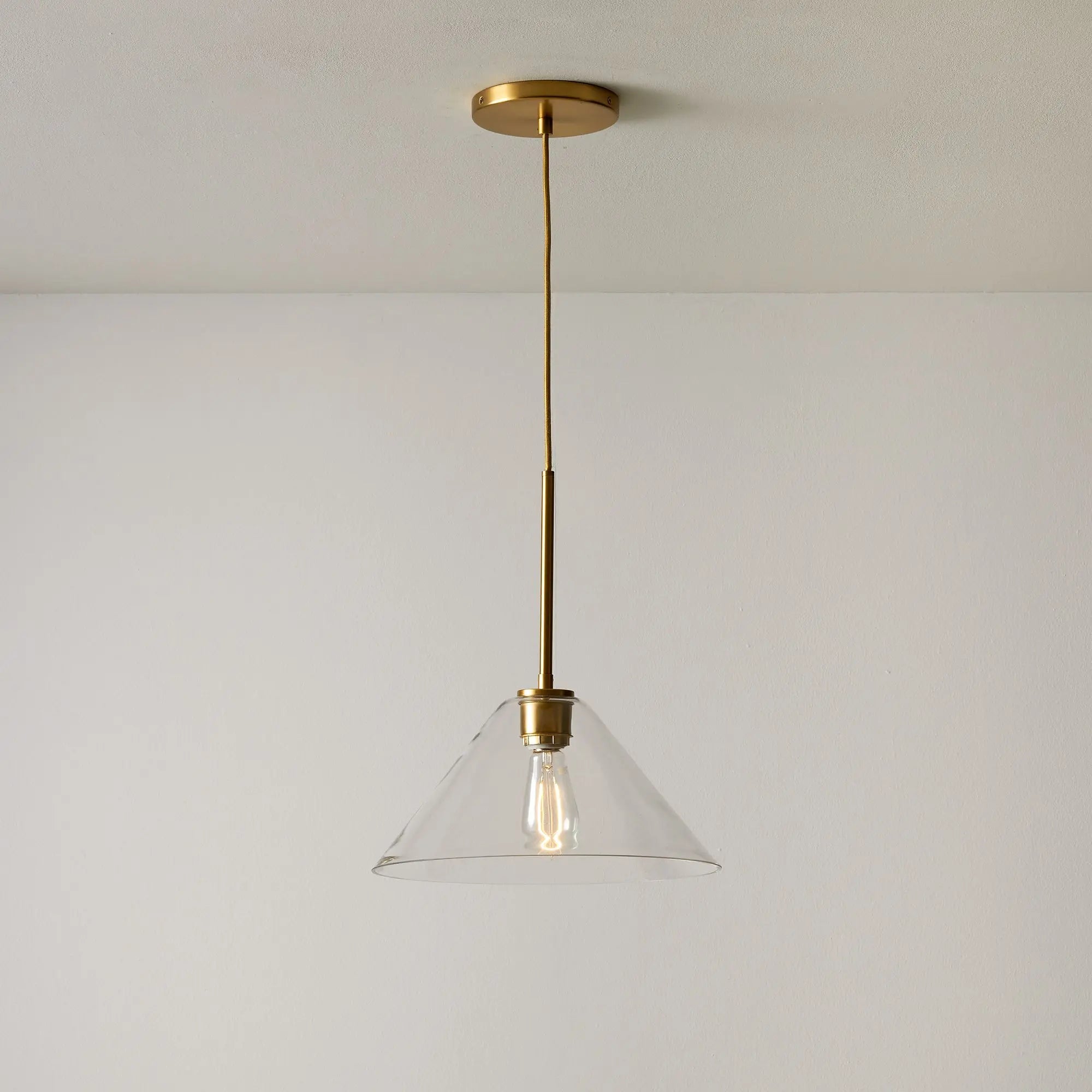 Sorelle moderne kegelvormige glazen hanglampenku3.webp__PID:10056c19-2133-4f89-9e90-70d90b37f12f