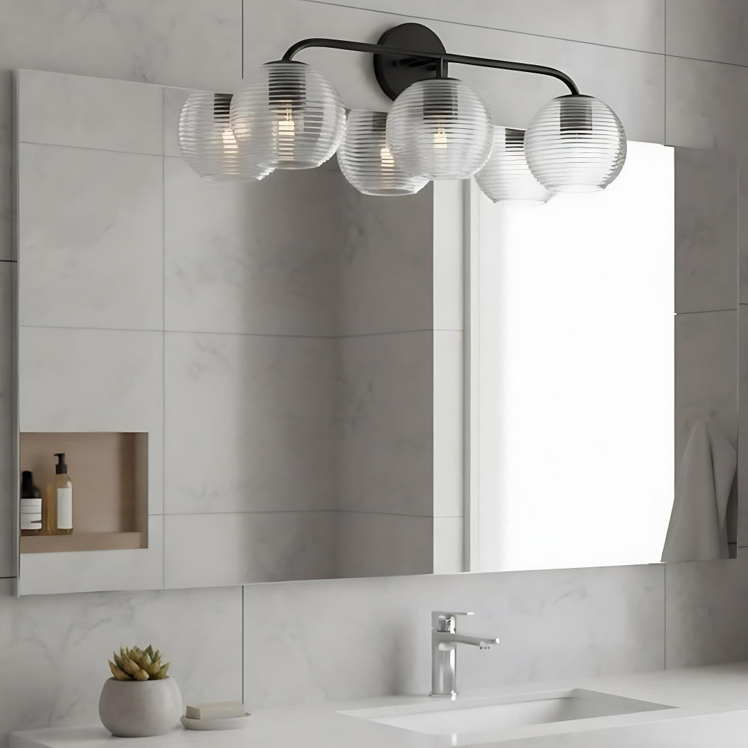 Aplique minimalista Huxley de 3 luces con vidrio acanalado 5.webp__PID:c49234e9-aca3-4cb6-ac6c-6f8d2a691734