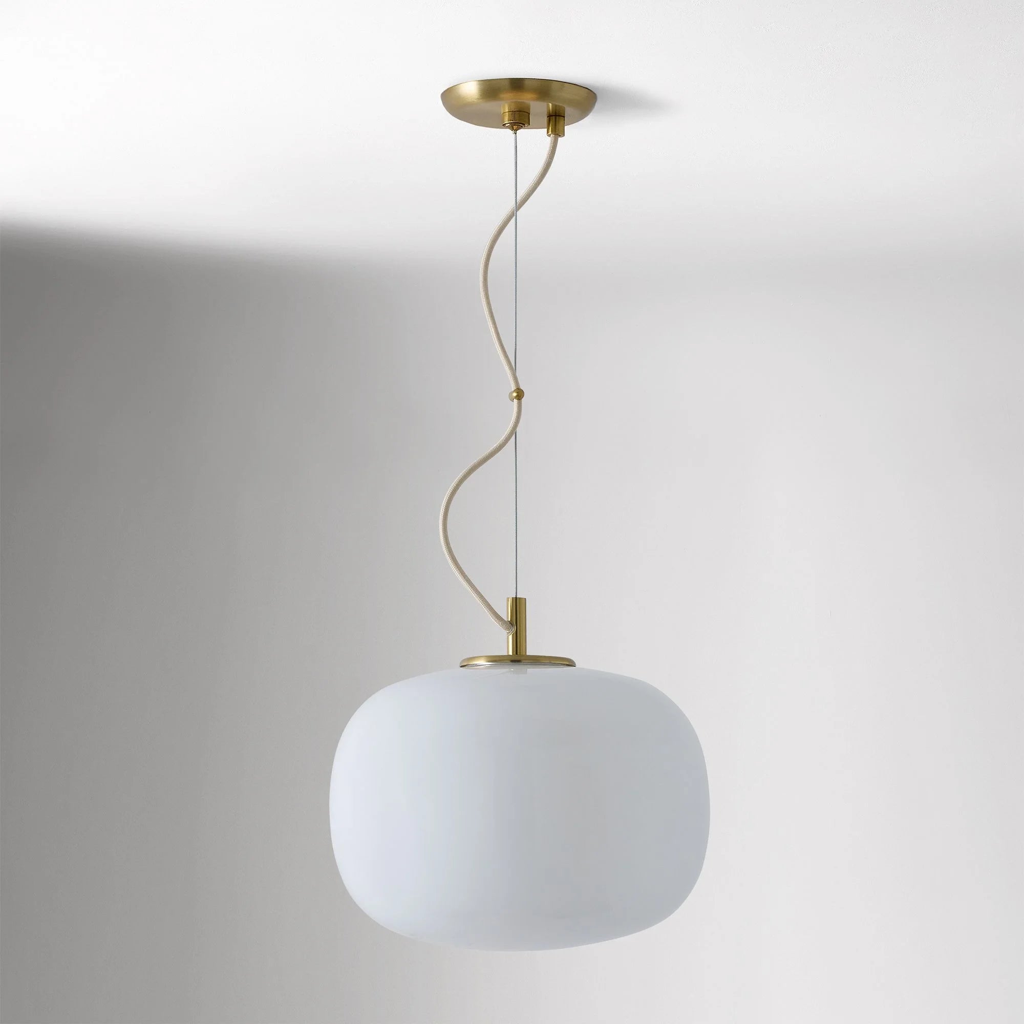 Lampada a sospensione in vetro lattimo rettangolare minimalista arrotondato Chronus1 (8).webp__PID:fbe72eed-16cd-4692-b8f8-c1cde3bfac43