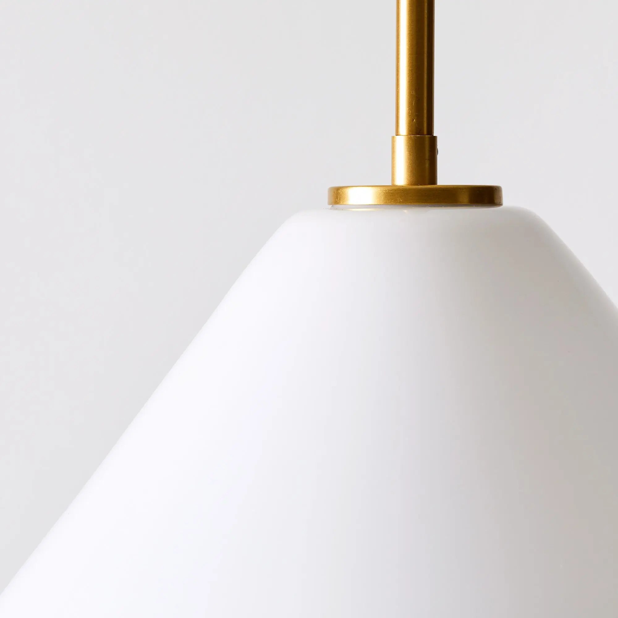 Sorelle moderne kegelvormige glazen hanglampxj2.webp__PID:d67d1b68-72b7-4e46-ba32-f9c8b6af6cdd