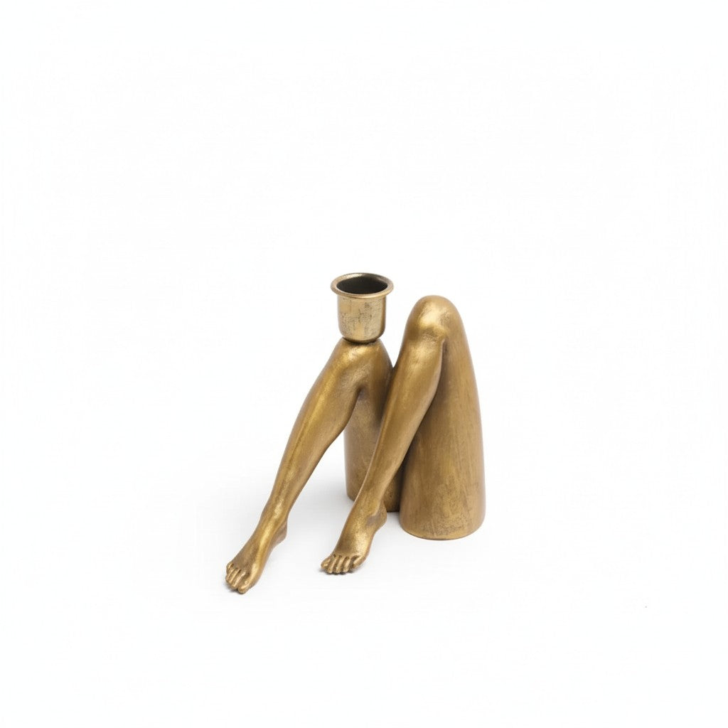 DianaRetroArtKickLegGoldCandleHolder com 6.jpg__PID:b54b68a9-888f-4a62-adaa-4200fa9605d4