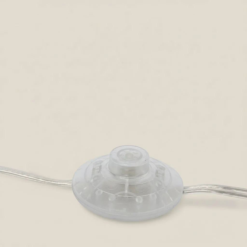 Lampada da terra moderna in lino con paralume affusolato David 5.webp__PID:a756e80c-fa6a-49ca-bb46-0847d8c24694