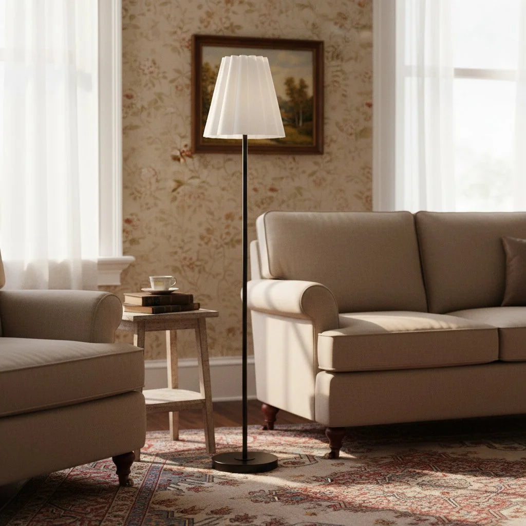 Lampada da terra moderna in lino con paralume affusolato David 19.webp__PID:4694ba34-ecfe-40b1-a581-62ac2fd73aa6