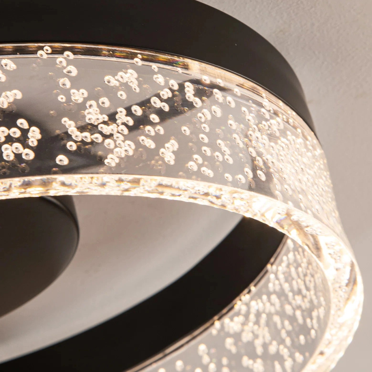 Everly Modern Bubble Acryl Runde LED-Deckenleuchte detail3.webp__PID:6b982626-879d-4489-b9ff-629fb77ecd84