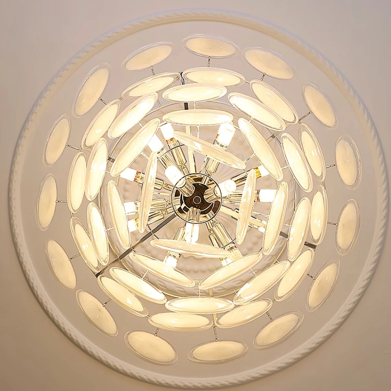 Milae Lampadario Elegante in Vetro di Murano Bianco29.webp__PID:542fc559-ab2d-4379-a327-892ca4df7029