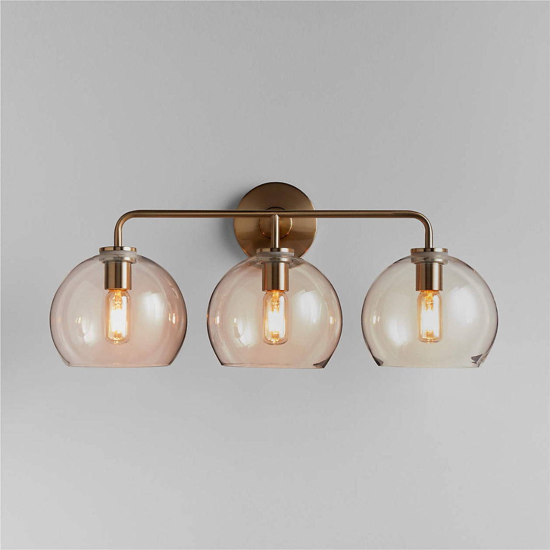 Orson Lampada da parete moderna in vetro e metallo con sfera in ottone chiaro.webp__PID:67336a4d-205a-45a6-b047-af83a6211ec9