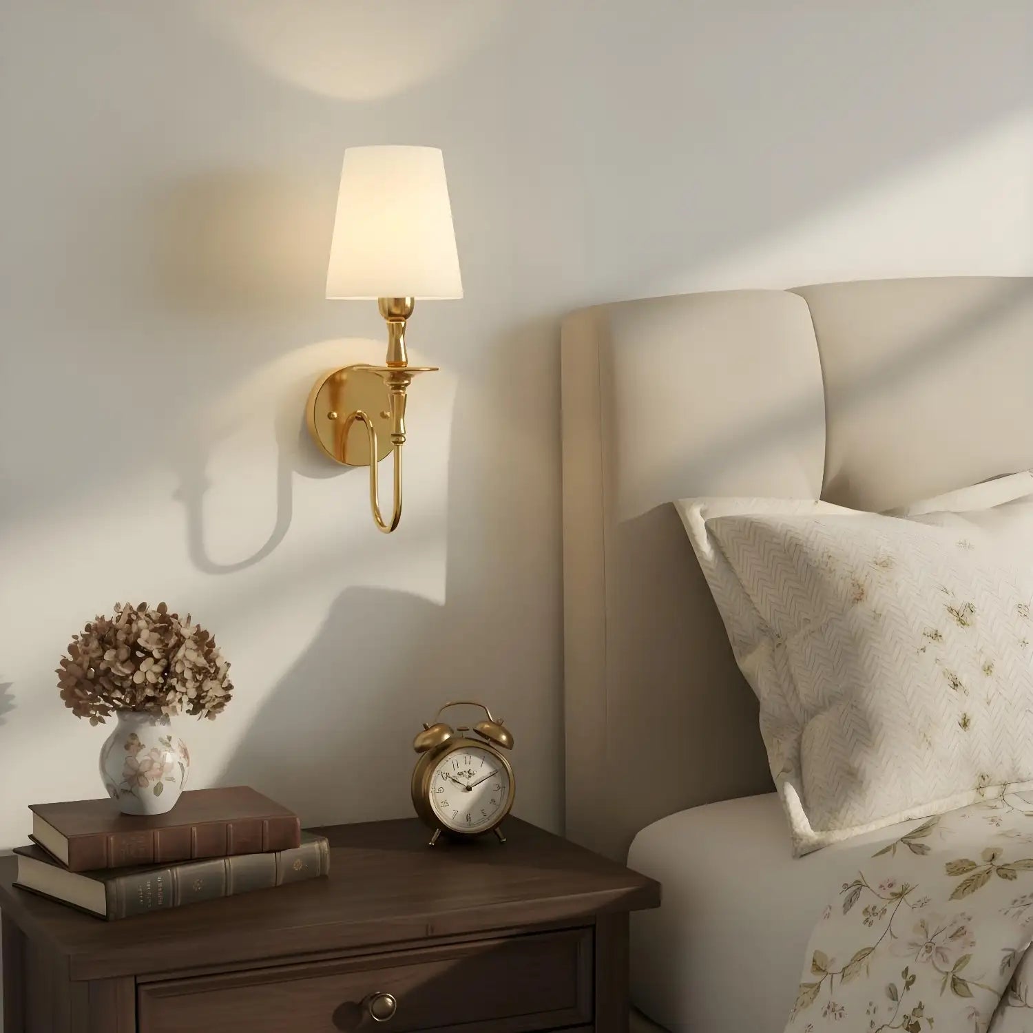 Aplique de pared con brazo curvo dorado clásico retro Xanthe15.webp__PID:cca56f3c-cbca-4a27-8113-b102d1d671e5