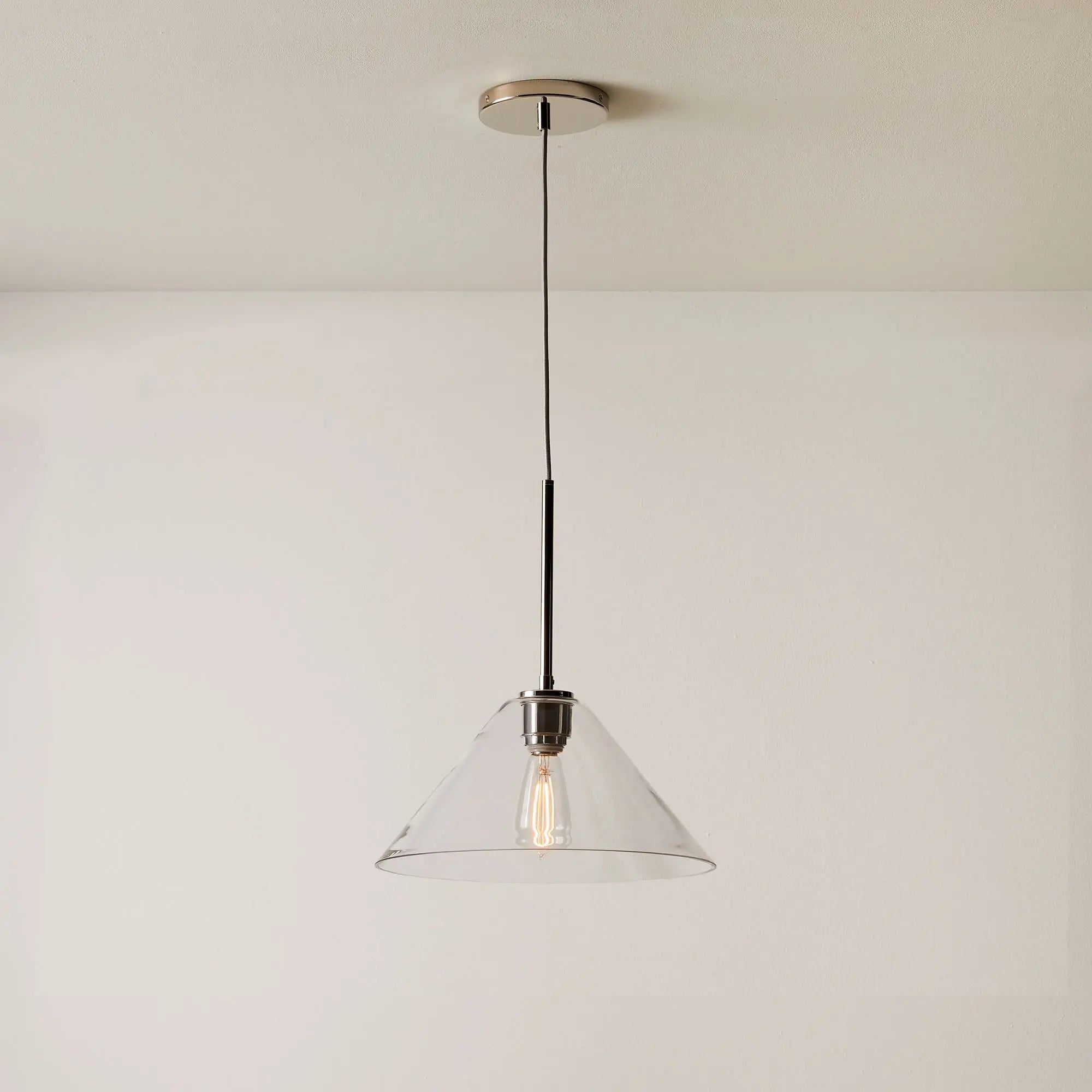 Sorelle moderne kegelvormige glazen hanglampenku11.webp__PID:e1f9954c-e131-4227-857e-f4ce632a4880