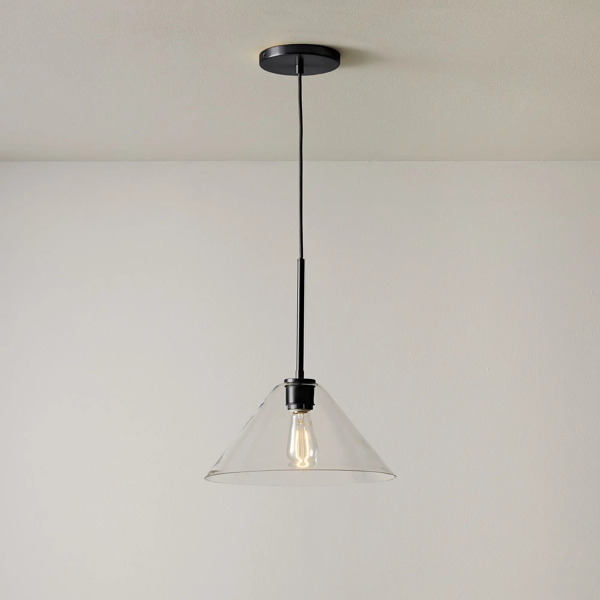 Sorelle moderne kegelvormige glazen hanglampenku18.webp__PID:f99067f7-6b58-43cc-93c2-25185485b78c