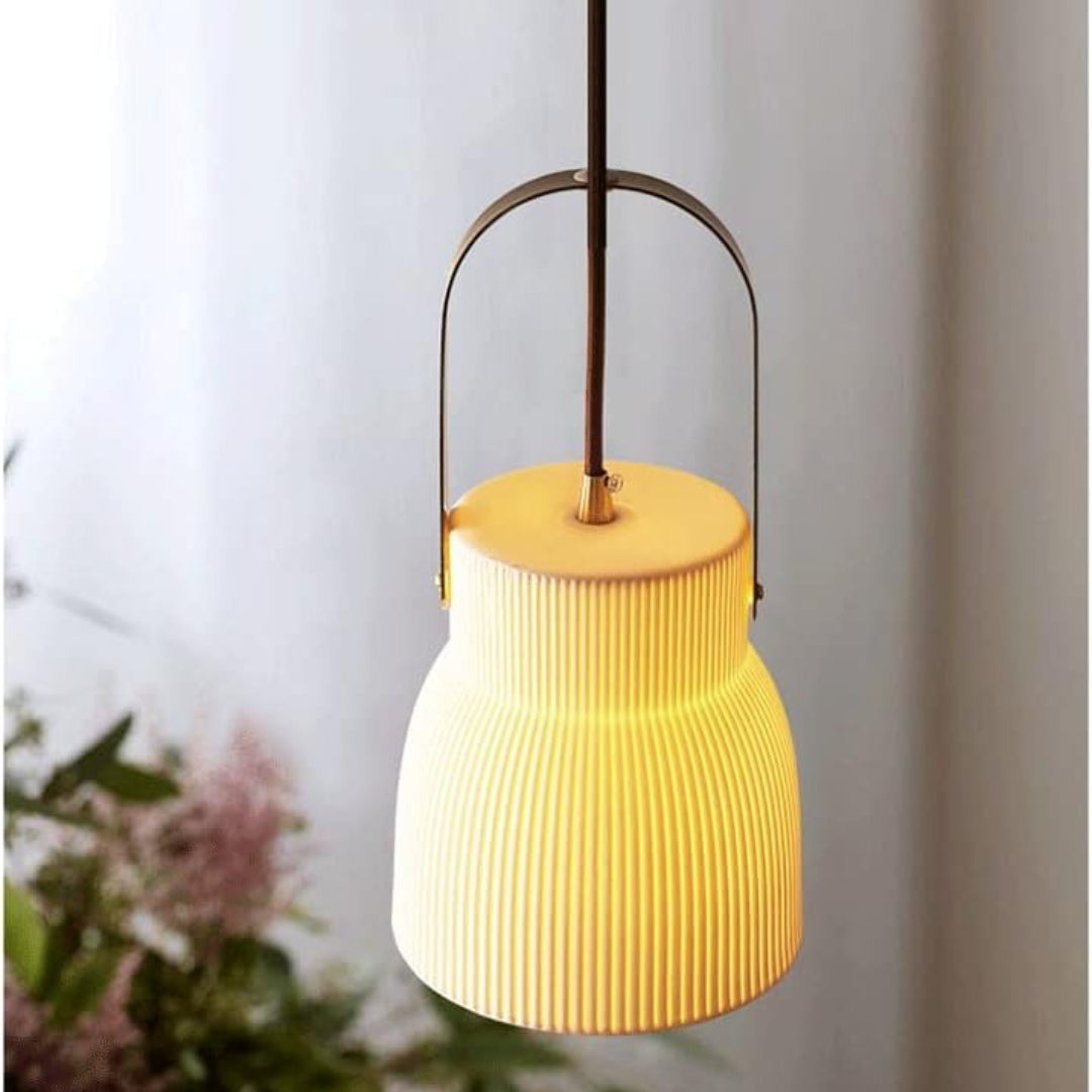 Avery moderne gerippte Glocken-Pendelleuchte aus Keramik B6.webp__PID:cc373c29-bd3b-4bfc-b867-af50f45659db