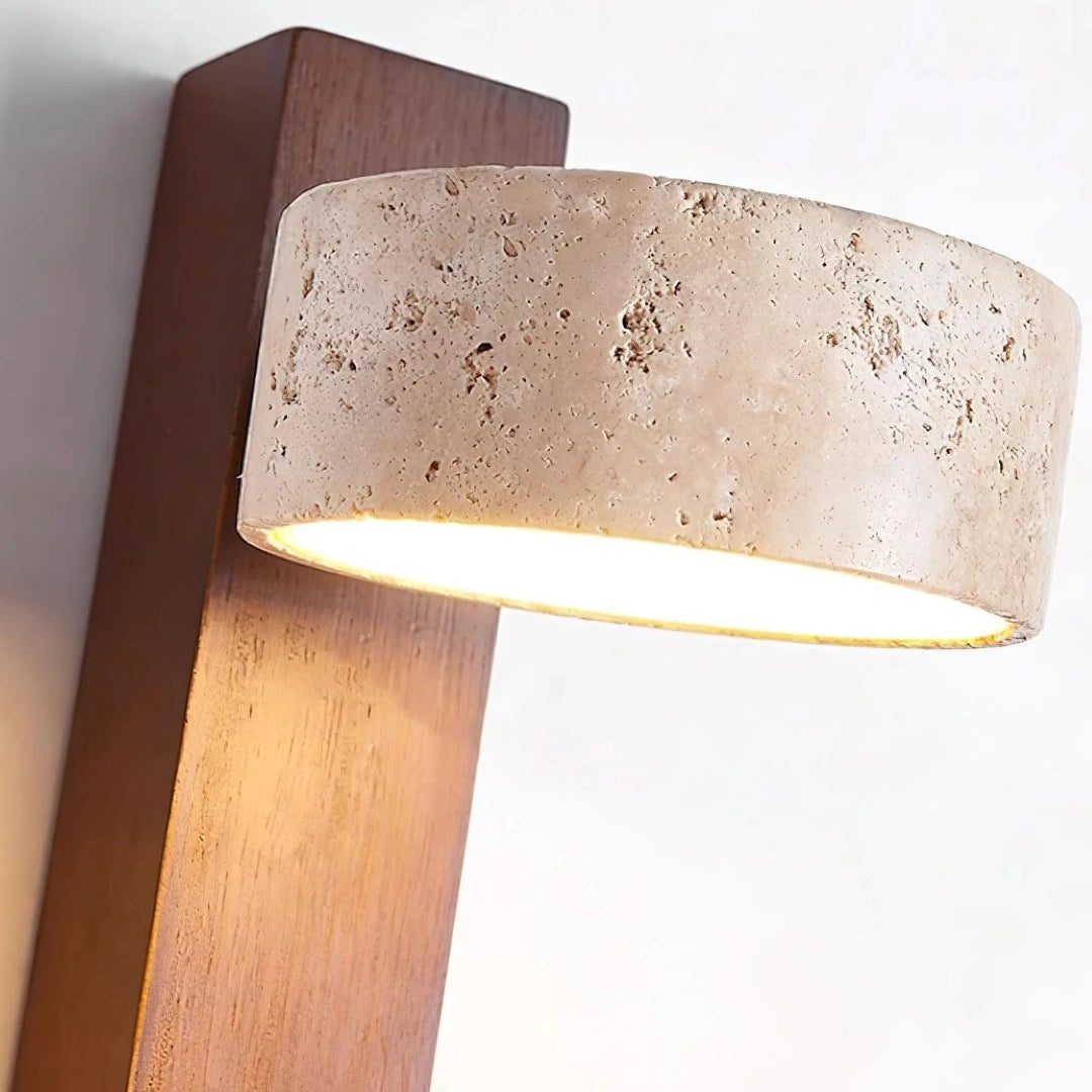 Aplique de pared LED de travertino natural Shawna Wabi Sabi detalle1.webp__PID:cbd40410-3eec-42b4-b14c-7cfbc92a9220