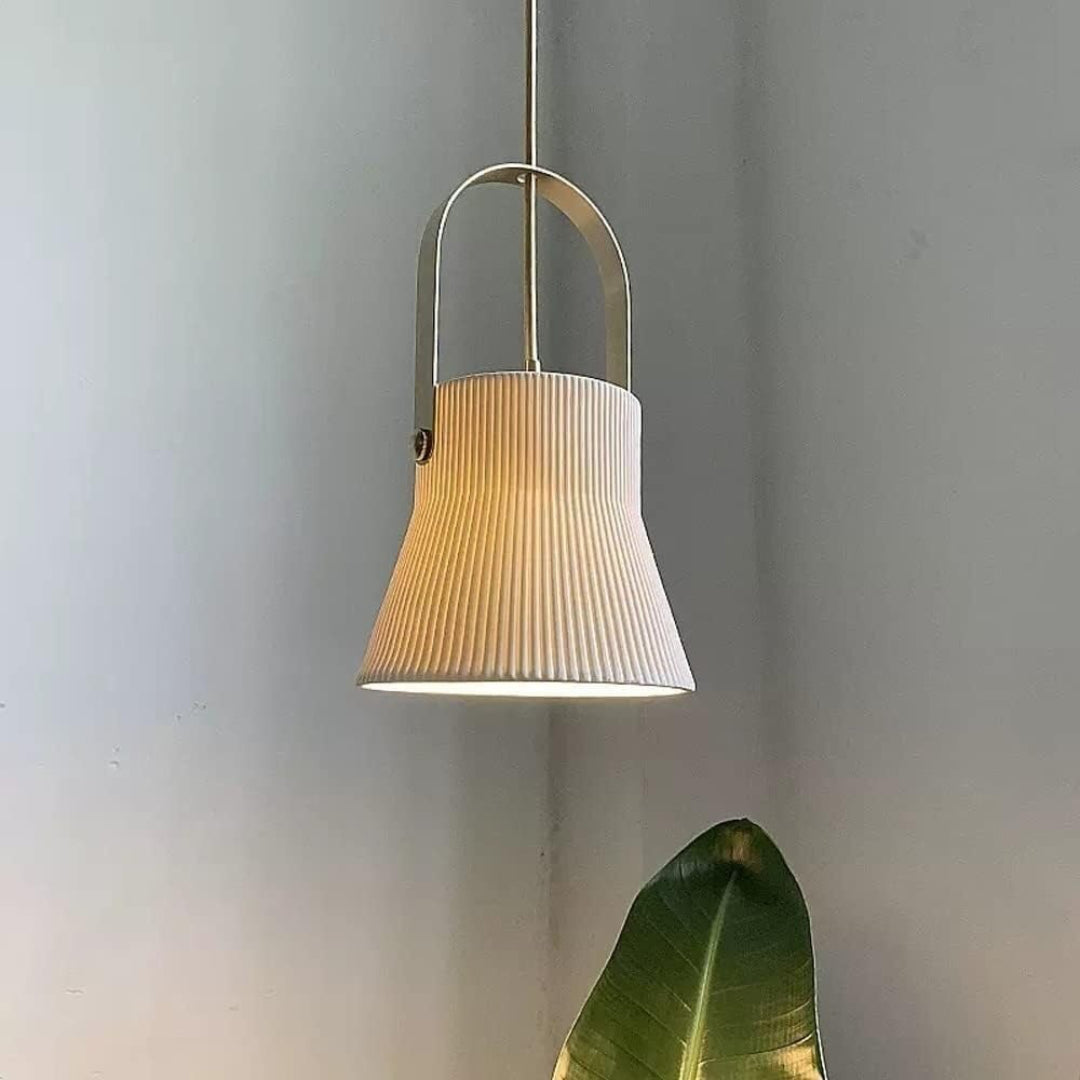 Avery moderne gerippte Glocken-Pendelleuchte aus Keramik A.webp__PID:59dbe61e-d0d4-47bf-9231-5d3e6b05445e