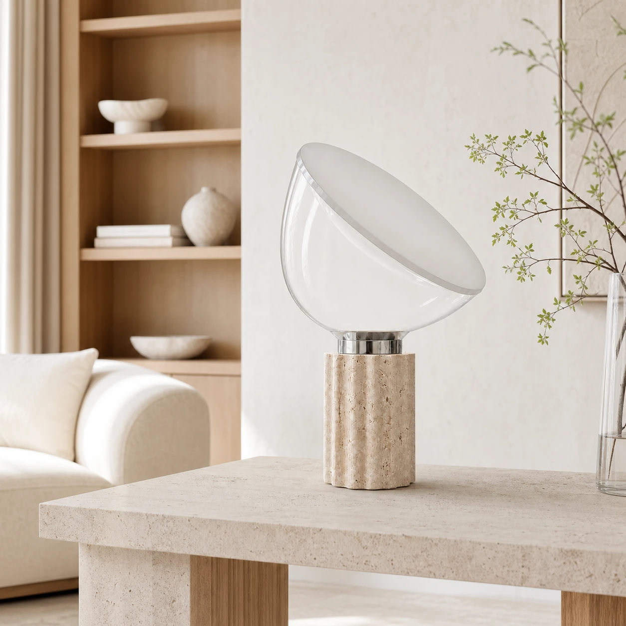 Taci-Lampe in einem hellen, skandinavisch eingerichteten Luxus-Wohnzimmer