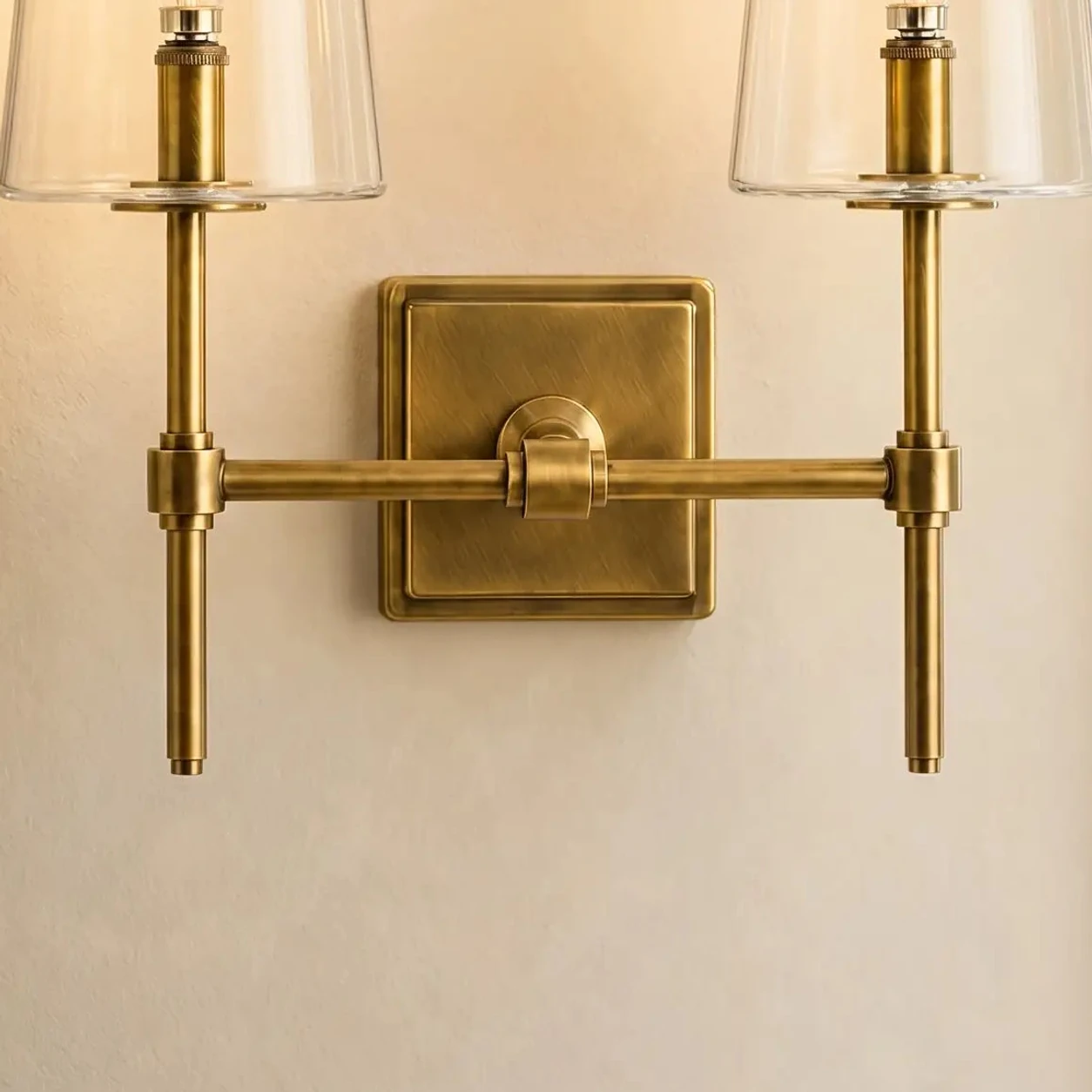 Yve Modern Glass Wall Sconce detail-crop
