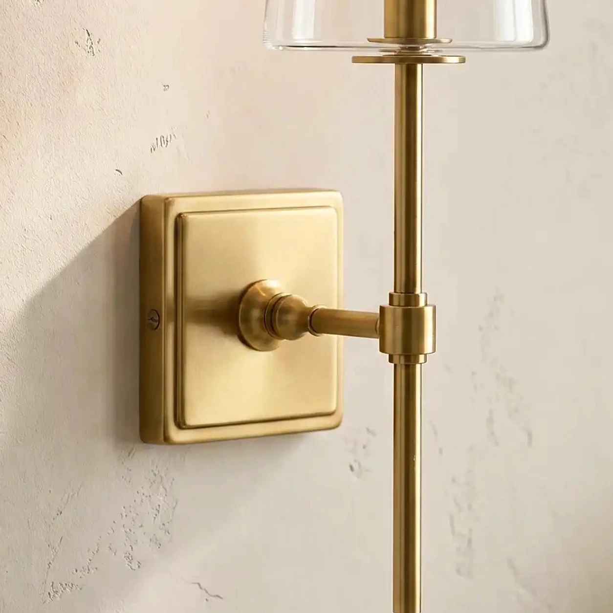 Yve Modern Glass Wall Sconce detail-crop