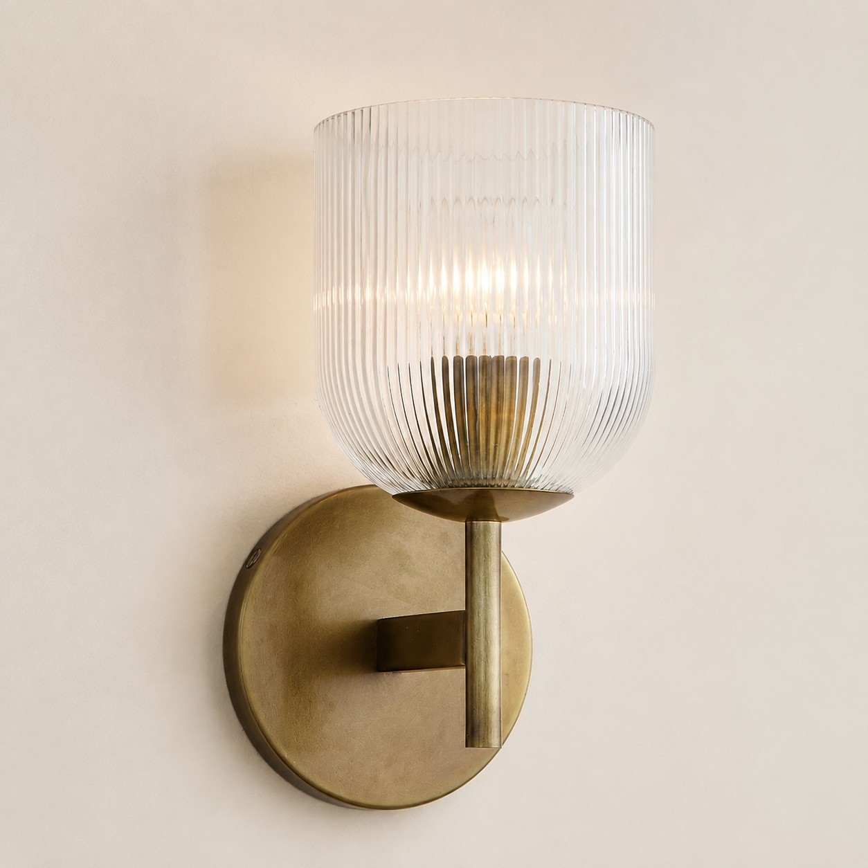 Brass single-head wall light