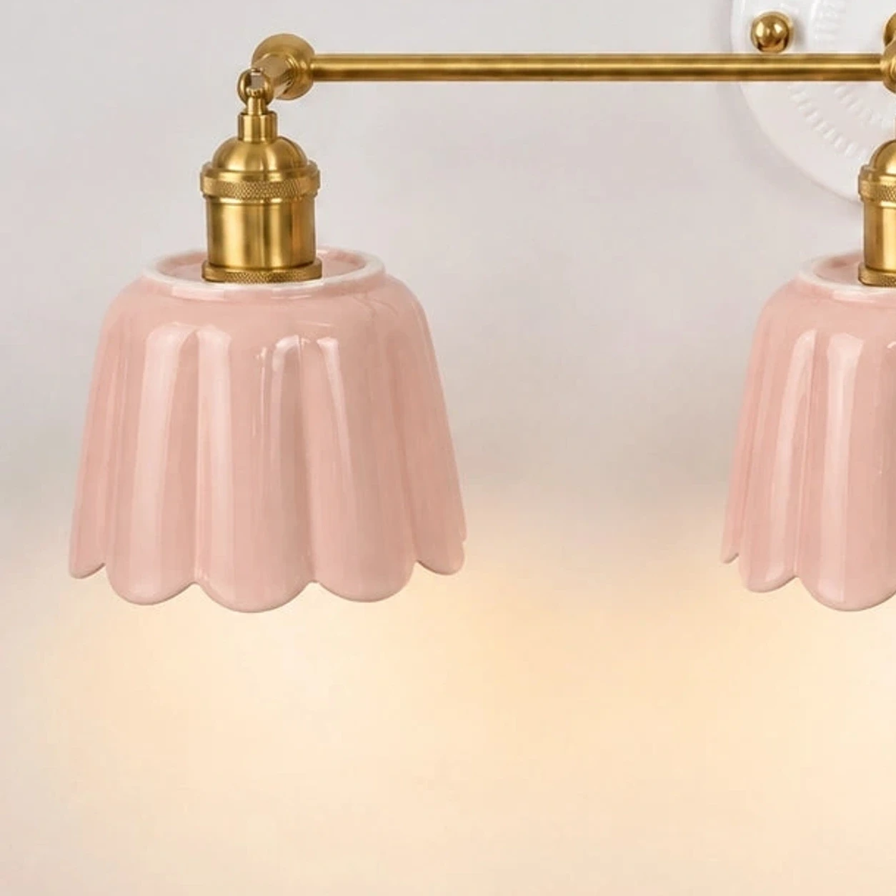 Fleur Vintage Petal Ceramic Vanity Light - detail pink